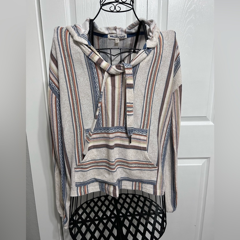 hooded light weight pullover, size XL